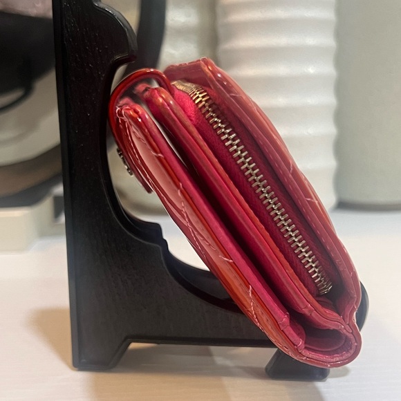 Chanel Matelassé Zip Wallet with Contrast Threading - Picture 6 of 14